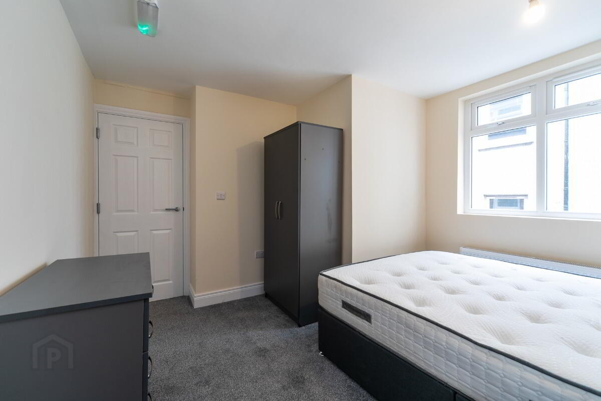 Apt 2, 112 Eglantine Avenue 14 of 15