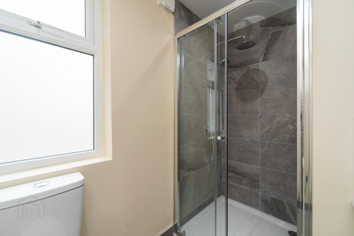 Apt 2, 112 Eglantine Avenue 12 of 15