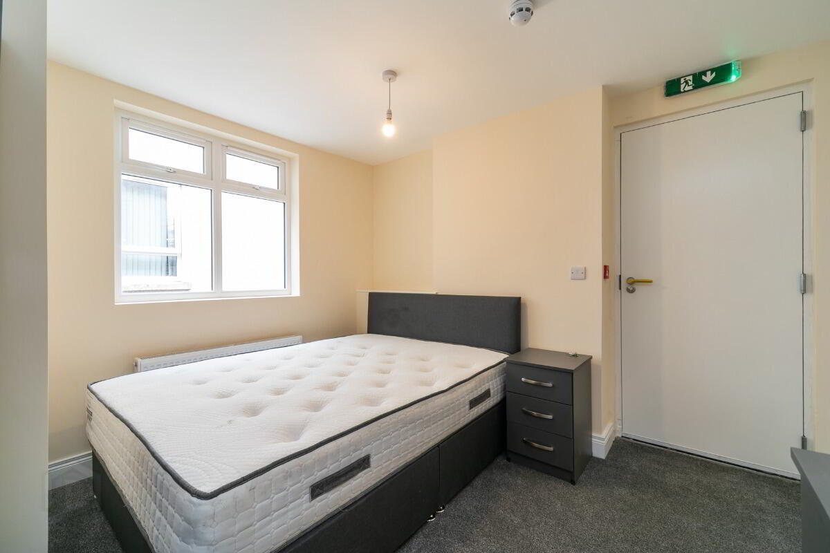 Apt 2, 112 Eglantine Avenue 13 of 15