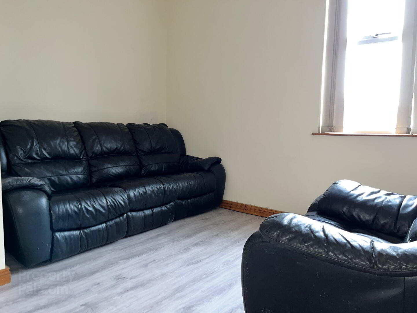 37 Donegall Pass 3 of 12