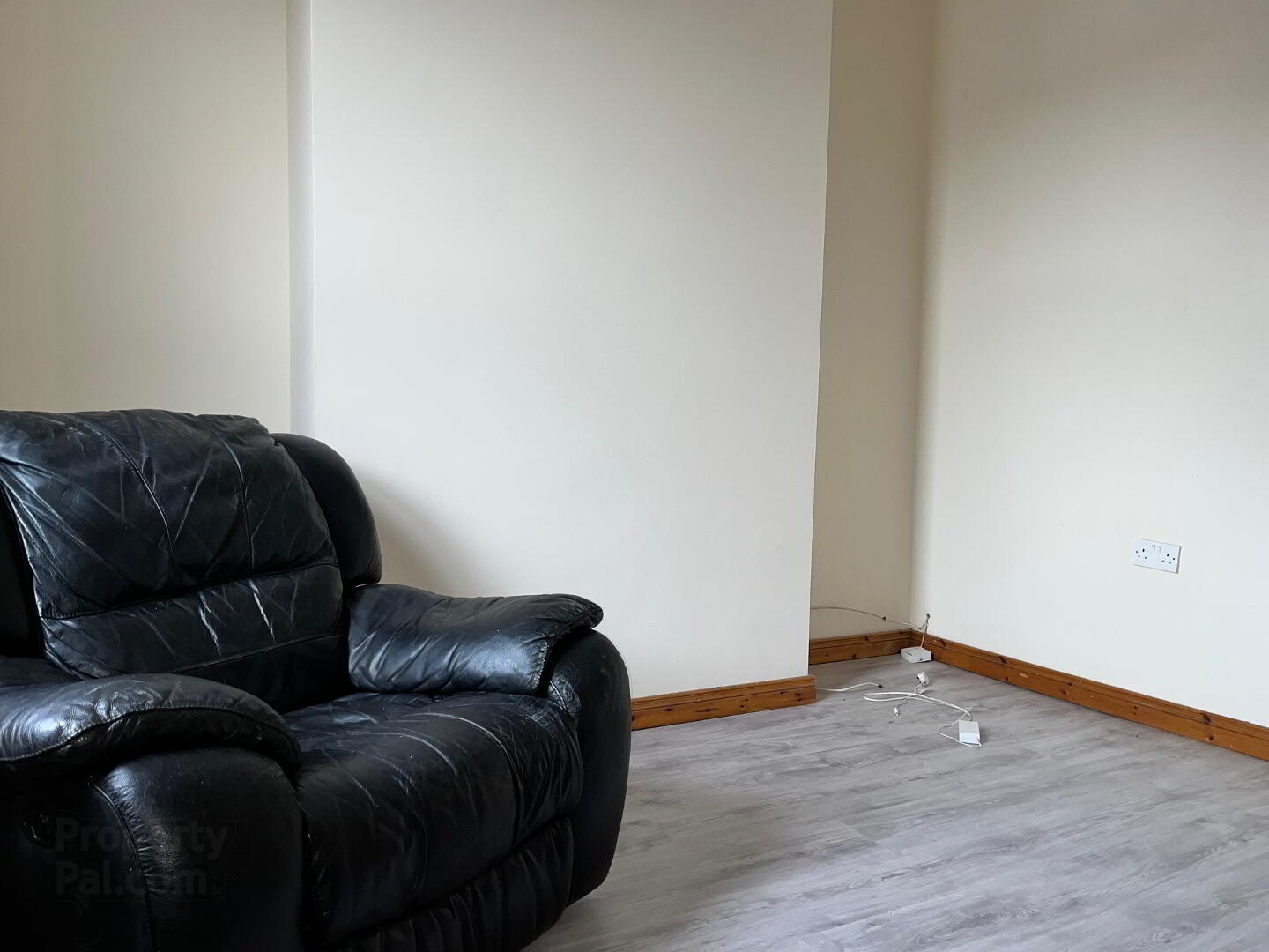 37 Donegall Pass 4 of 12