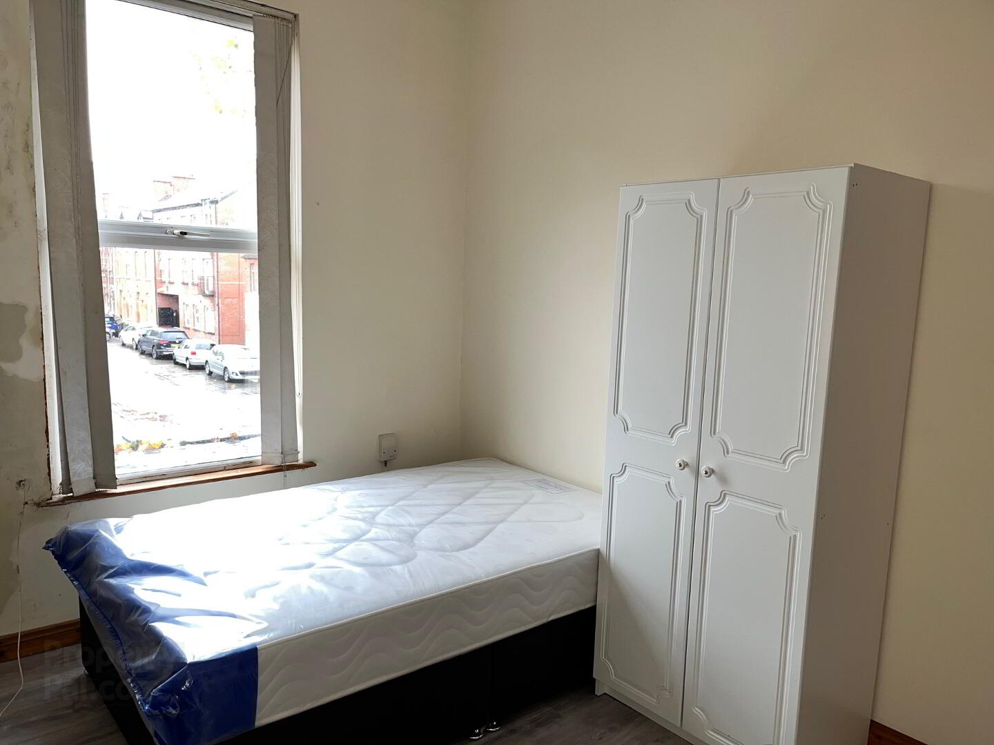 37 Donegall Pass 5 of 12