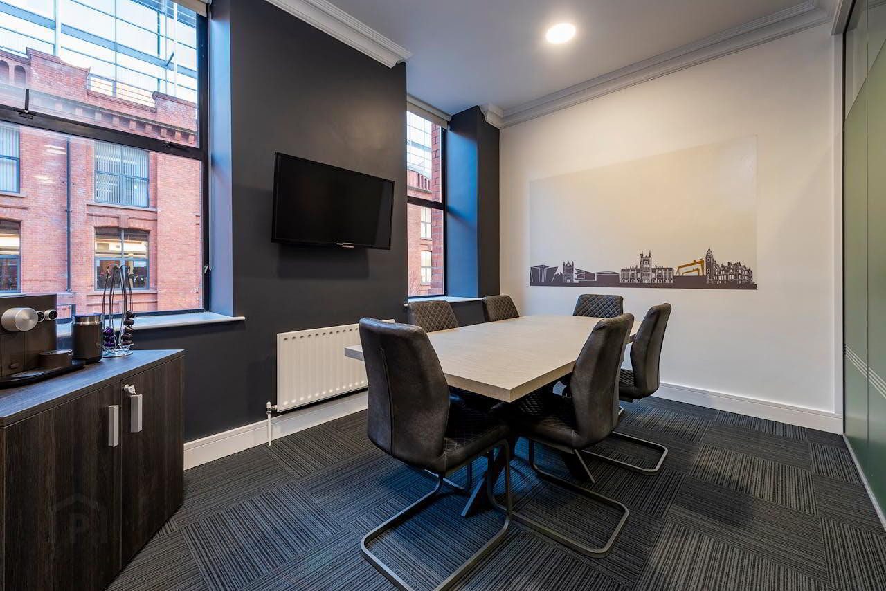 Titanic Suites- Suite 4.06, 55-59 Adelaide Street 9 of 10