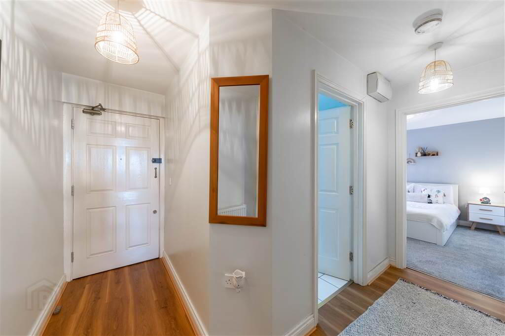 Apt 5 157, Glen Road, Belfast