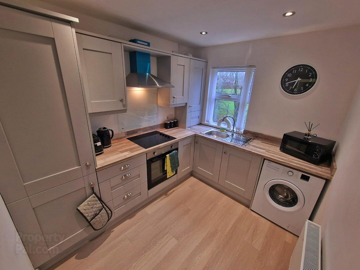 Apt For Rent, Apt 3 81 South Parade 1 of 18