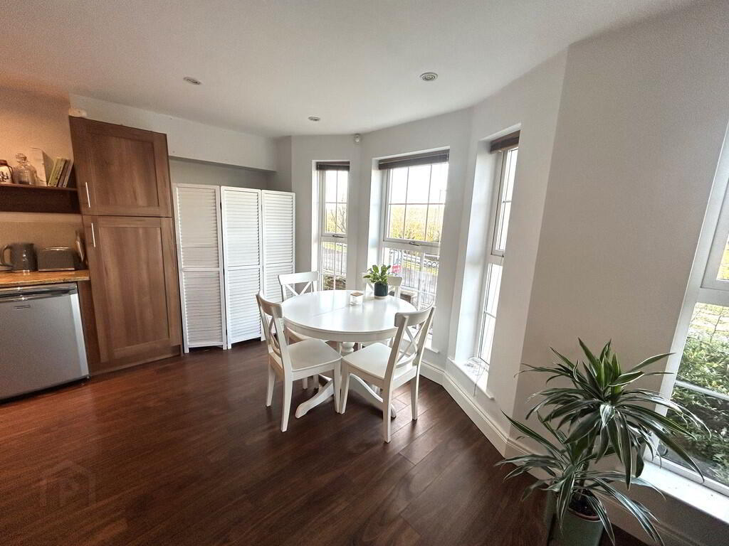 6 Willowbank Manor 4 of 10