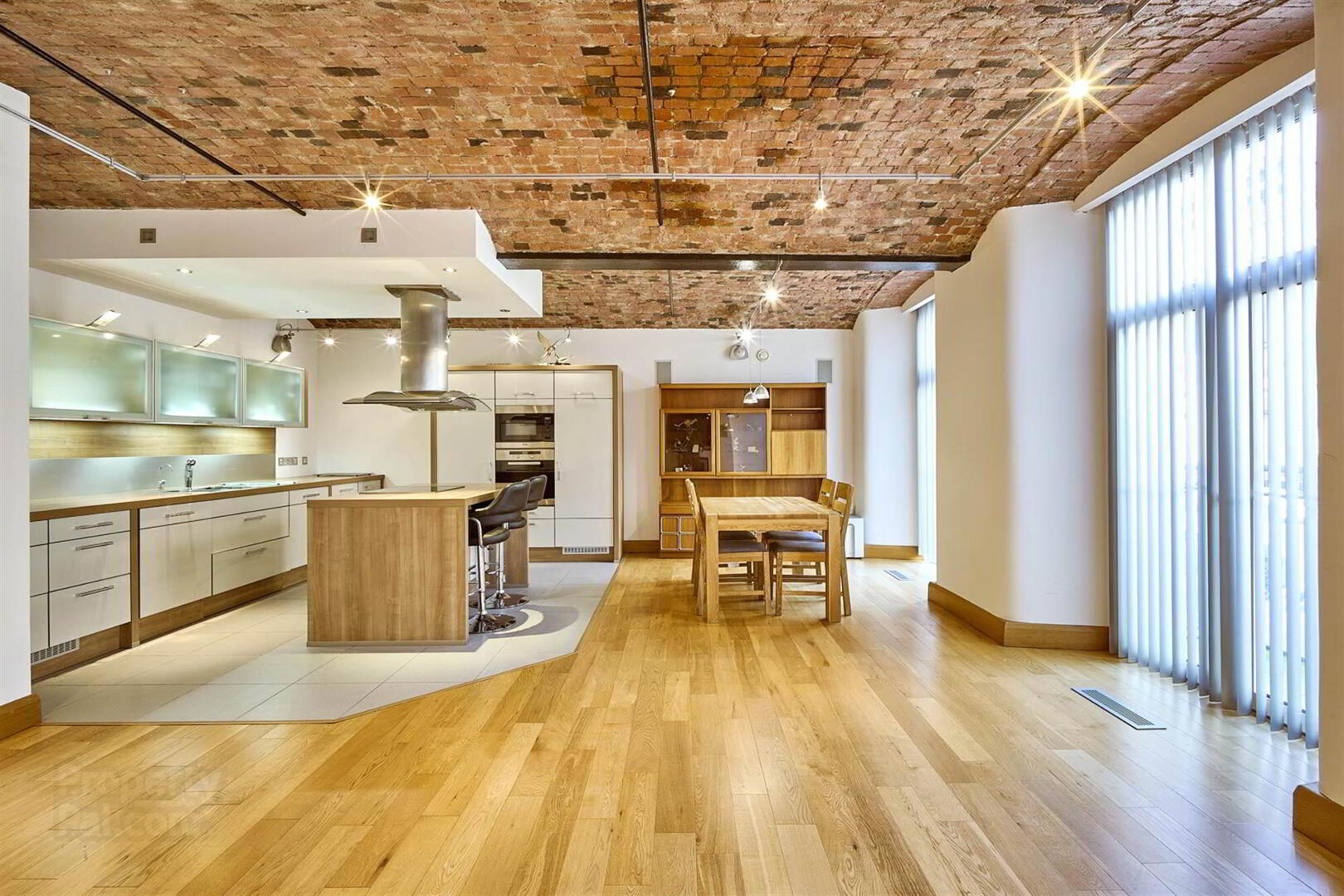 4 The Linen House 6 of 18