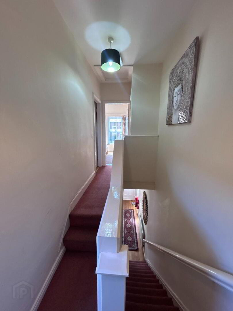 54 Sandhurst Gardens 9 of 12