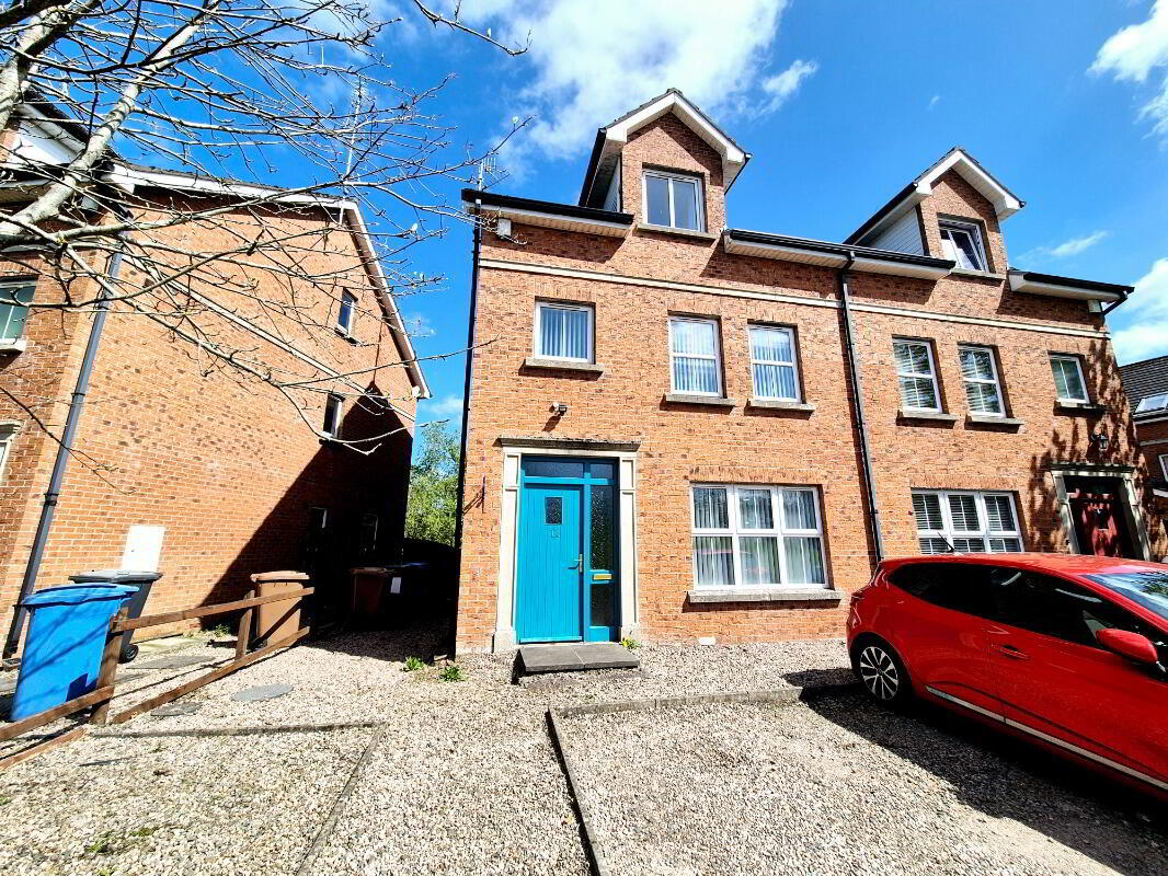 11 Highfield Close 1 of 10