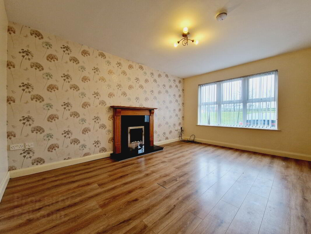 11 Highfield Close 3 of 10