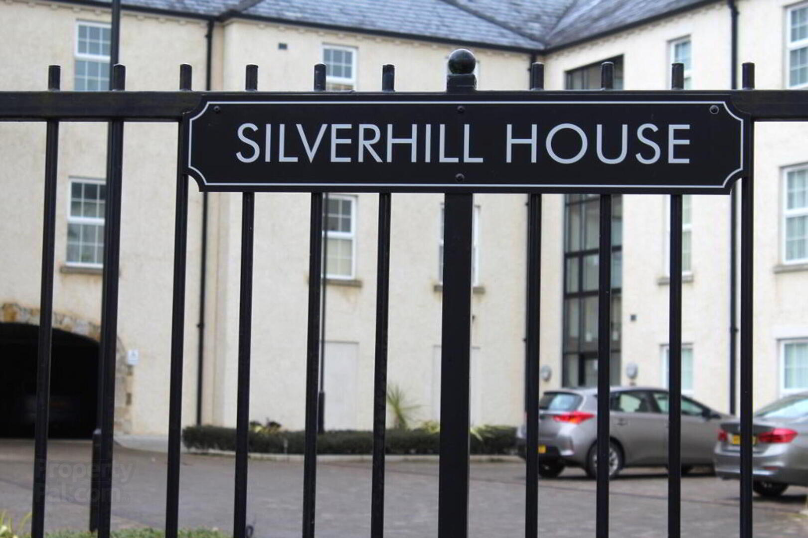 D8, 122 Silverhill Manor