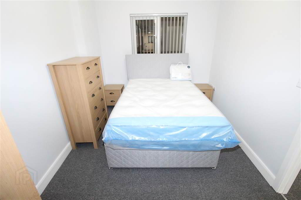 401 College Court Central, 56 King Street 6 of 9