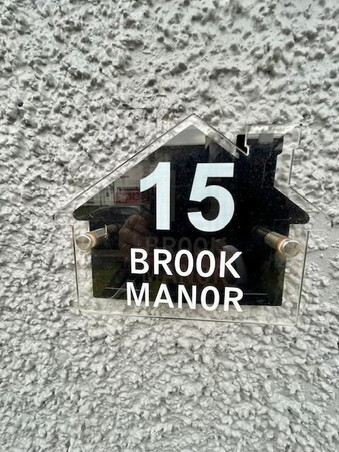 15 Brook Manor