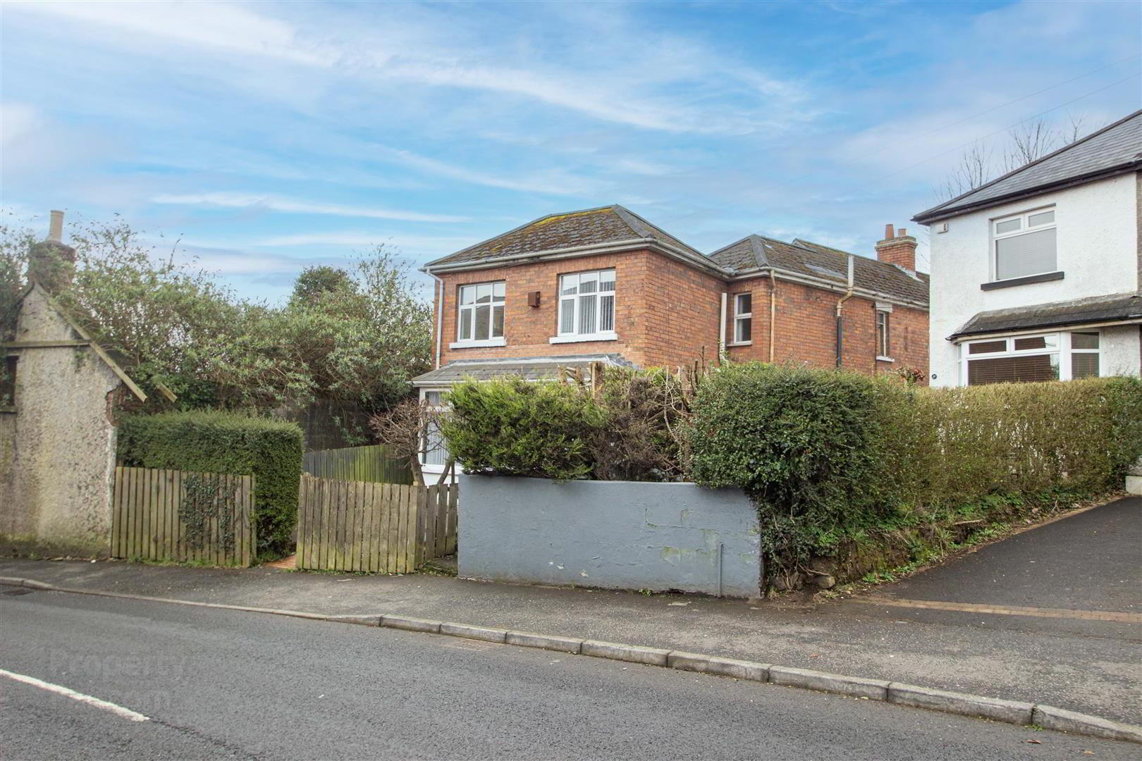 House And Apartment With Yard & Outbuildings, 78 Upper Dunmurry Lane