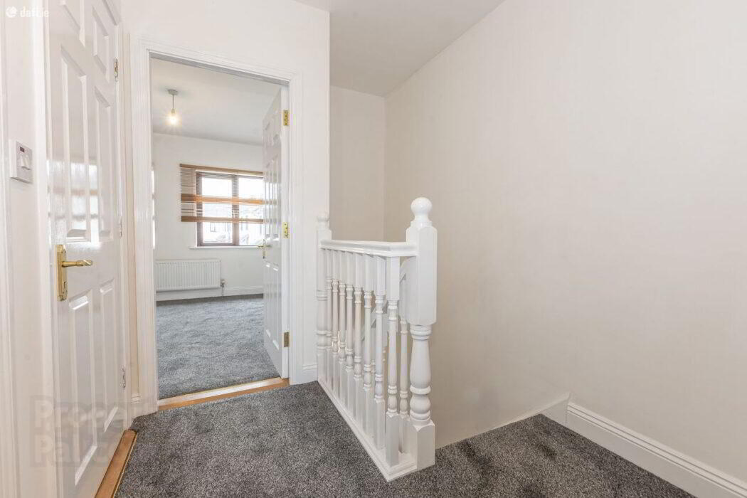 18 Cedar Court 8 of 16