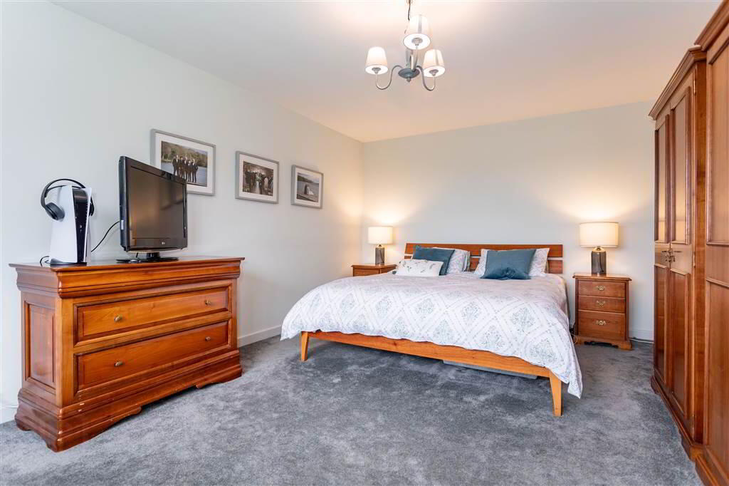8 Cranfield Road 41 of 60