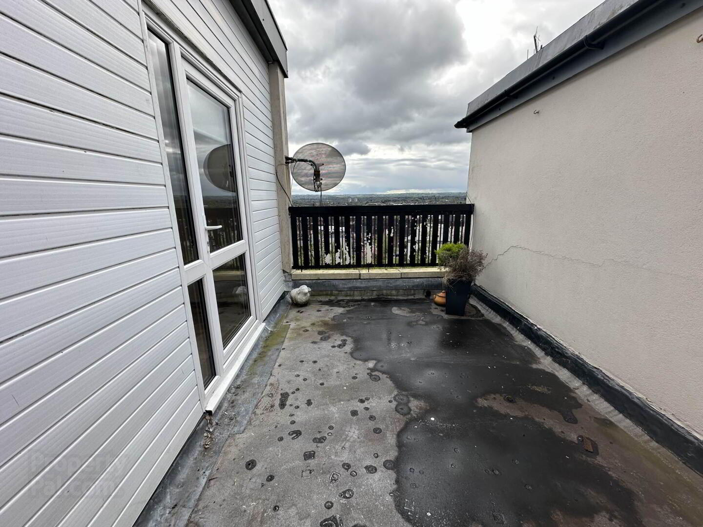 8c Carrigart Avenue 16 of 17