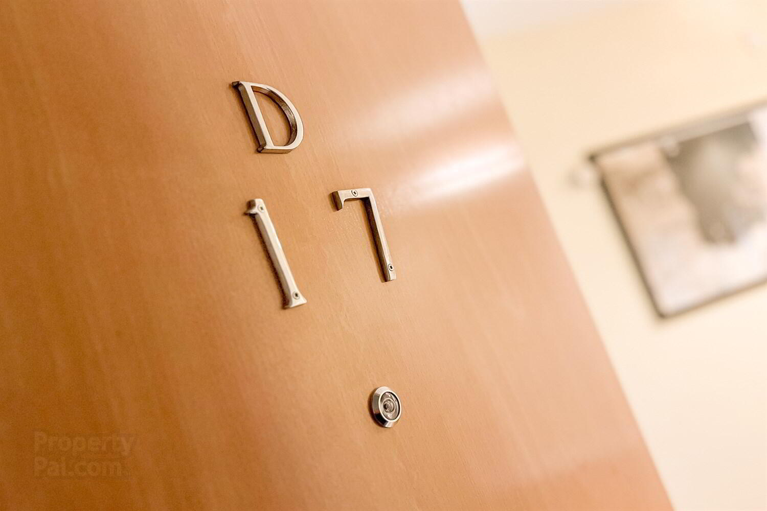 D1 7 Whitehall Square 6 of 23