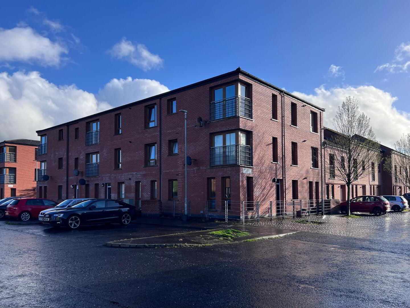 Apt 9, 5 Lord Street 1 of 8