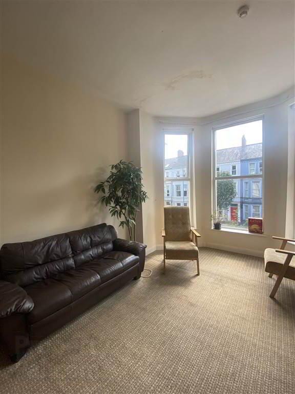 Flat 2, 120 Eglantine Avenue 6 of 7
