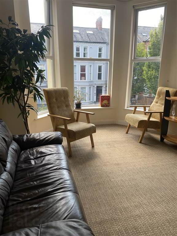 Flat 2, 120 Eglantine Avenue 5 of 7