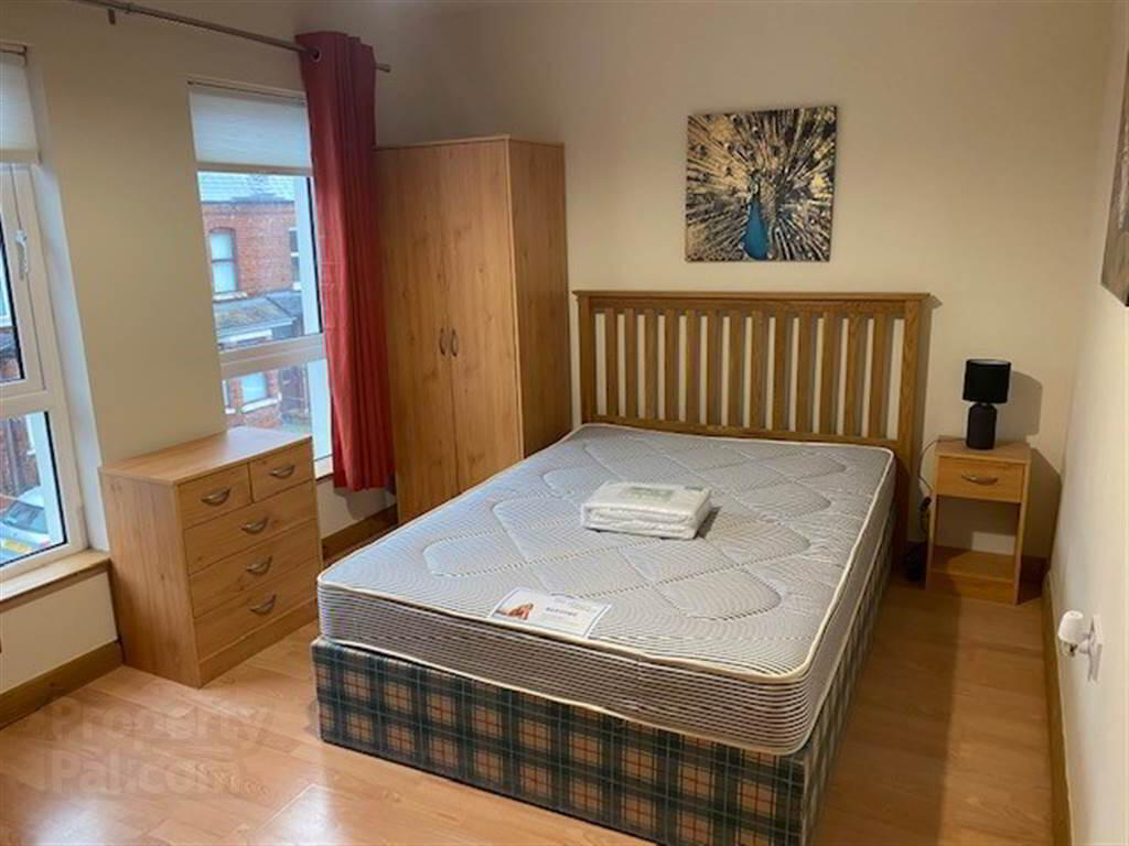 49b Sandhurst Gardens 5 of 7