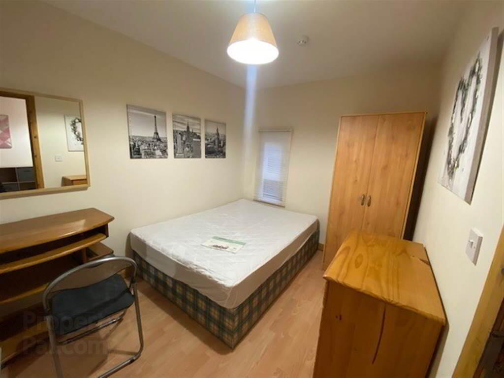 49b Sandhurst Gardens 6 of 7