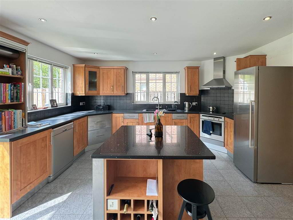 1 Tudor Brook 6 of 36