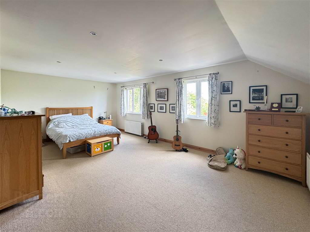 1 Tudor Brook 23 of 36