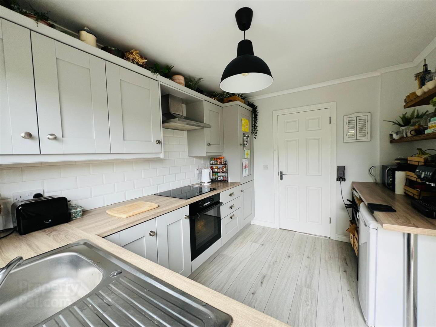 6 Brompton Court 8 of 21