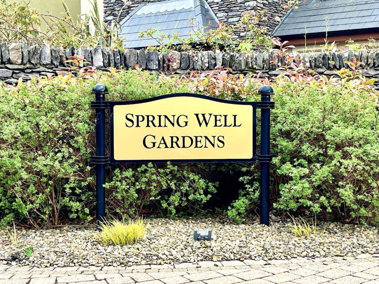 8 Springwell Gardens