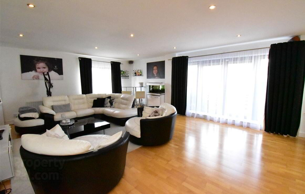 13 Rosse Court Way 11 of 17