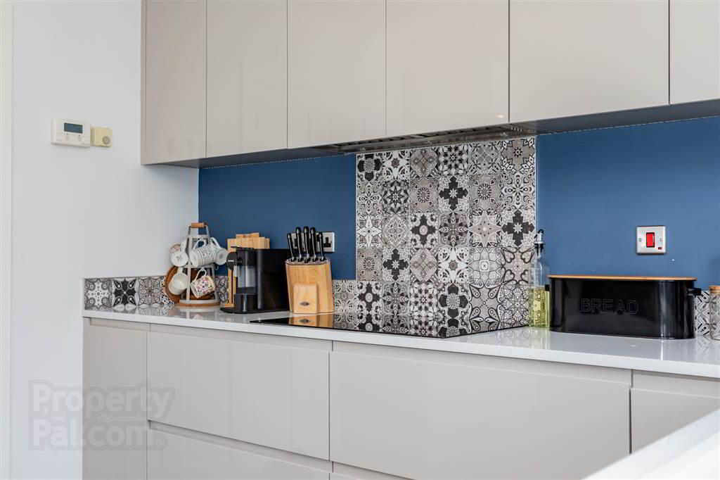 28 Gracefield 13 of 39
