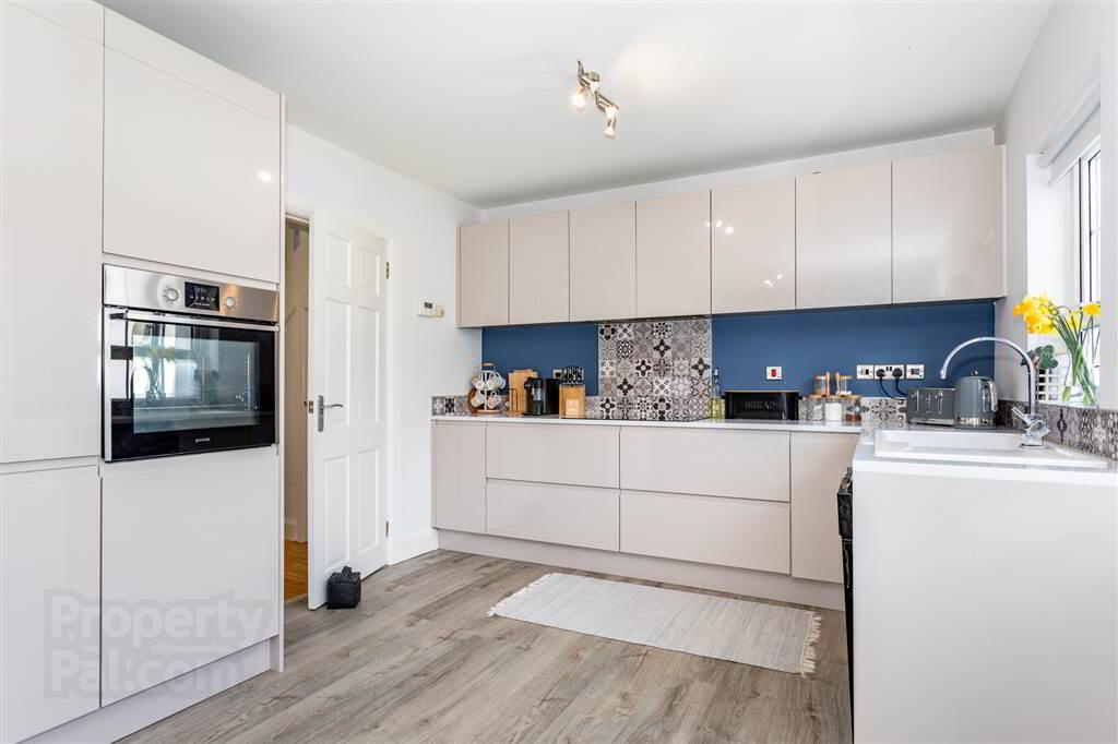 28 Gracefield 12 of 39