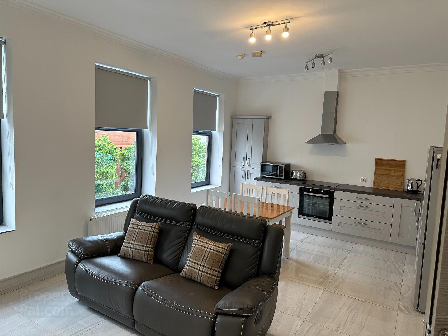 Unit A, 57 Strand Road 4 of 9