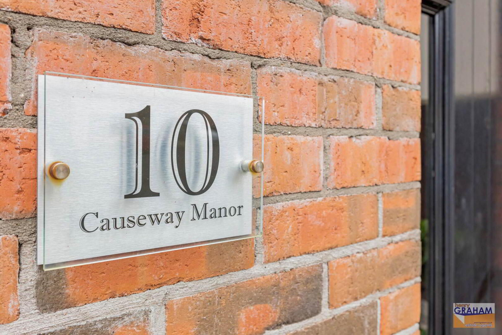 10 Causeway Manor