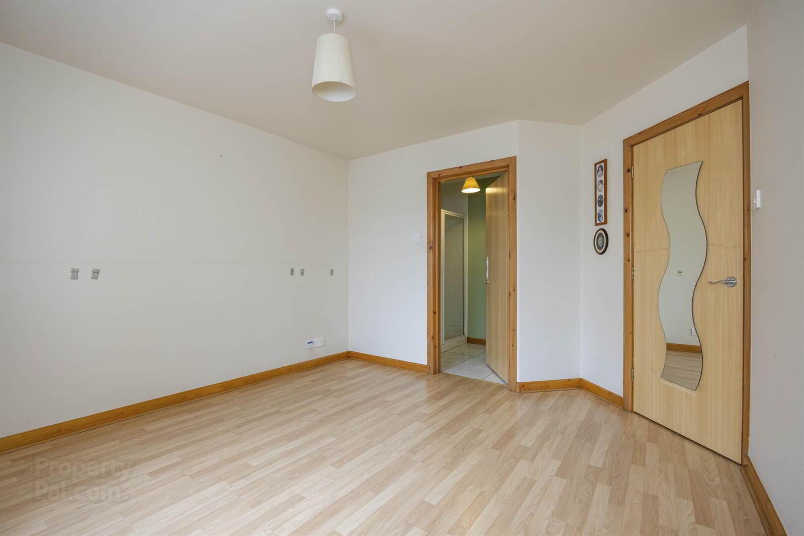 8 Greenedge Court 3 of 15