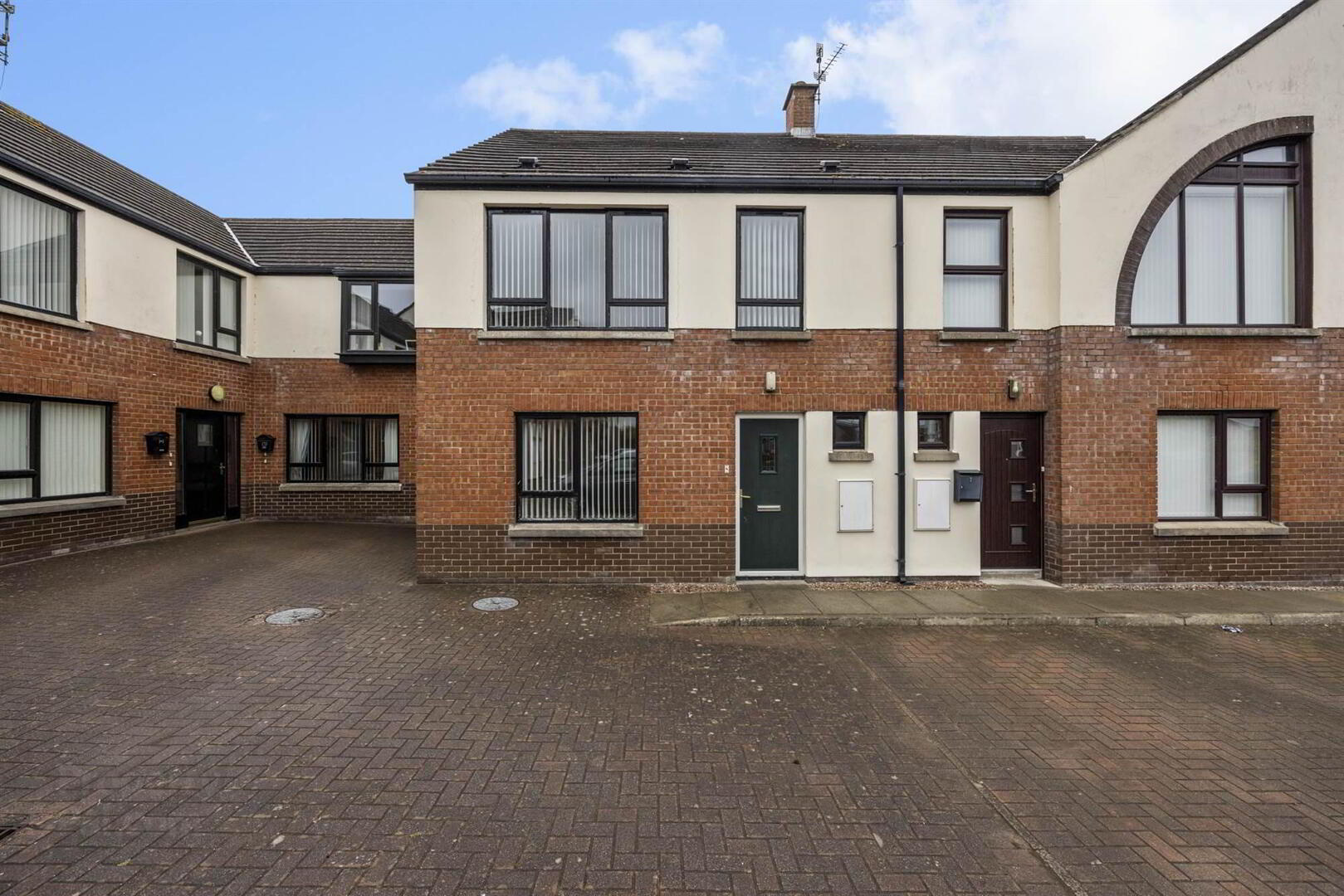 8 Greenedge Court 1 of 15