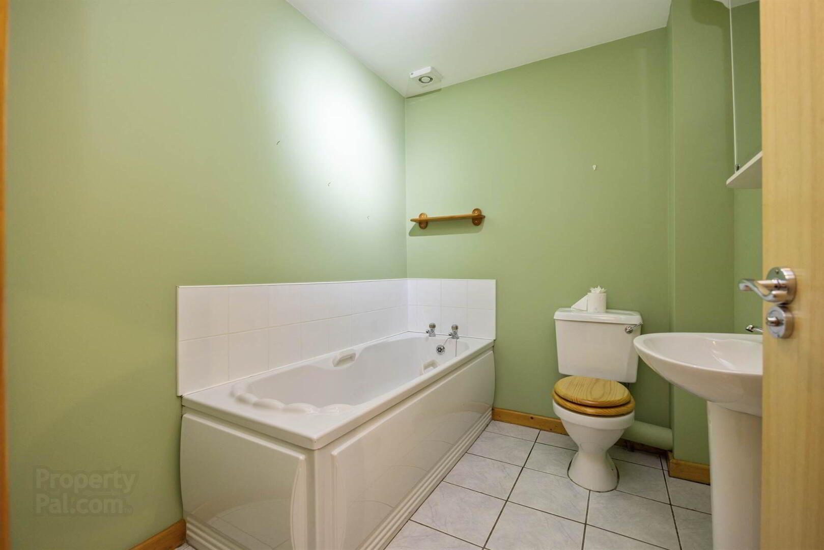 8 Greenedge Court 13 of 15