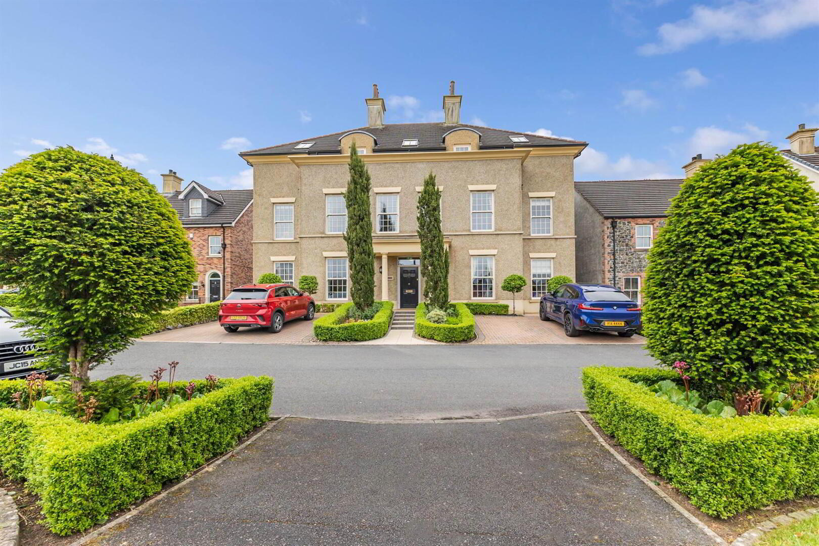 A Penthouse Pied- Terre, 125 Ballantine Gardens