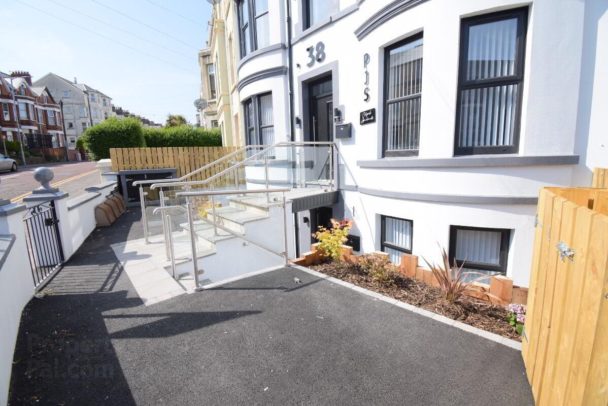 Flat 3, 38 Dufferin Avenue 1 of 8
