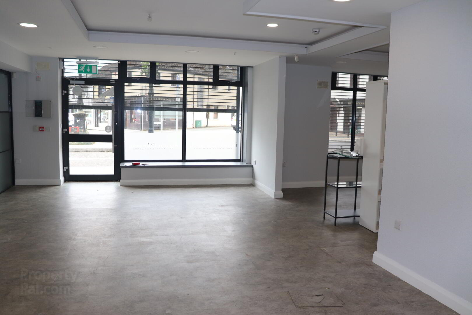 GROUND FLOOR Commercial Unit To Let, 6-8 The Square