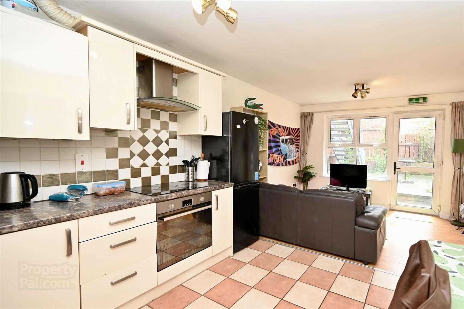 16a Meadowbank Street 3 of 9