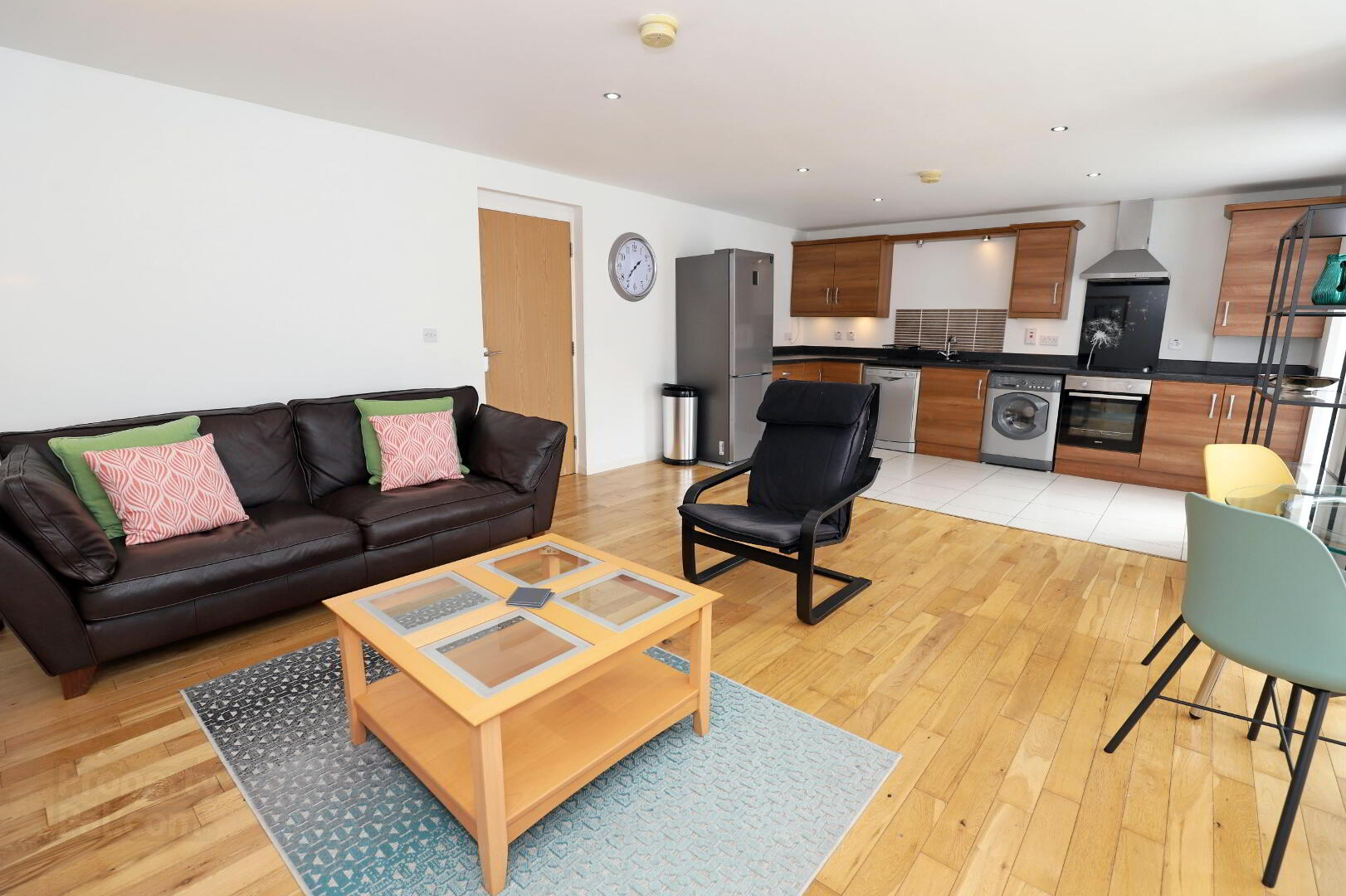 Spacious Modern Apartment, 46 Montgomery Chase 6 of 14
