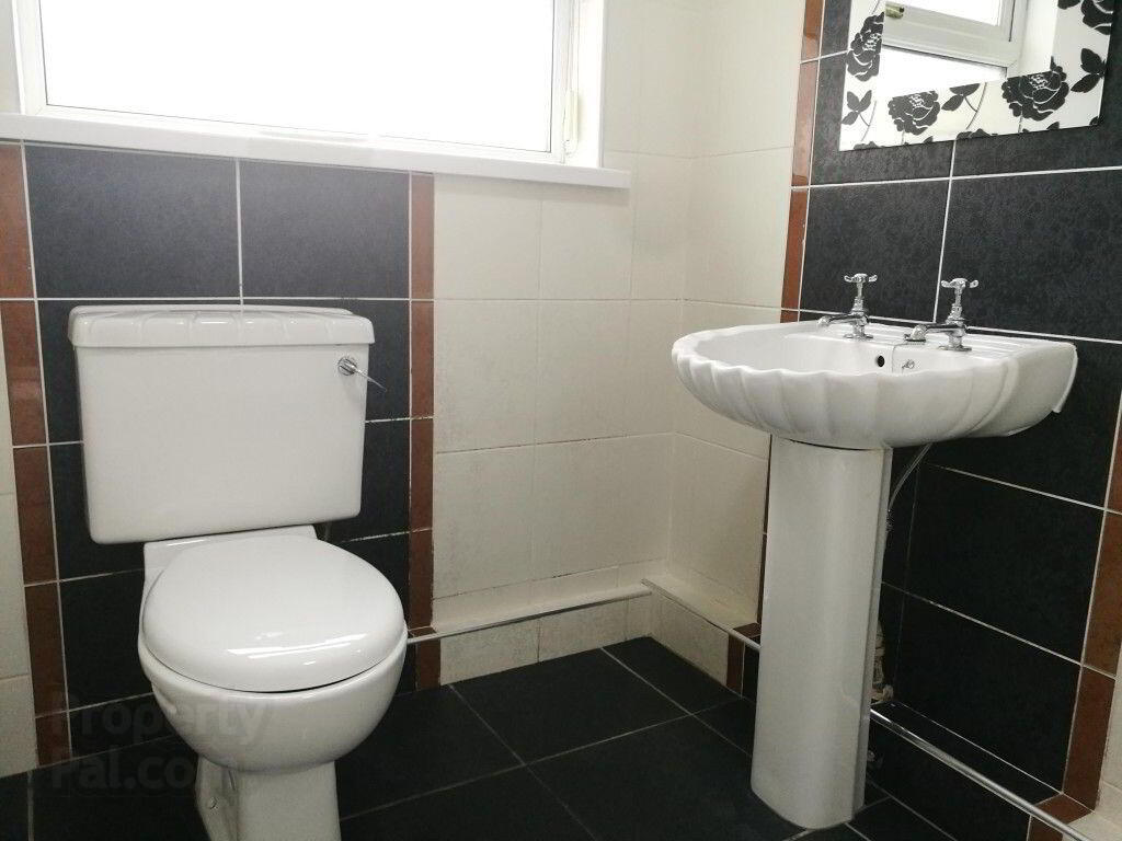76 Frenchpark St 8 of 17