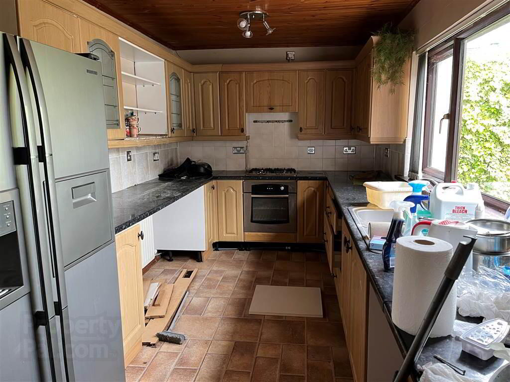 CASH OFFERS ONLY, 19 Glen View 5 of 11