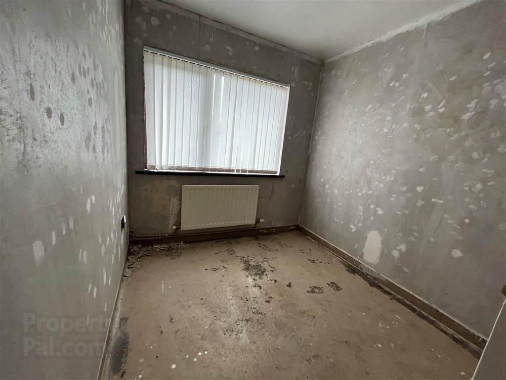 CASH OFFERS ONLY, 19 Glen View 9 of 11
