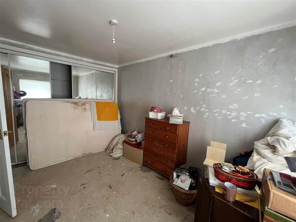 CASH OFFERS ONLY, 19 Glen View 8 of 11
