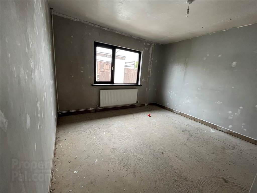 CASH OFFERS ONLY, 19 Glen View 6 of 11