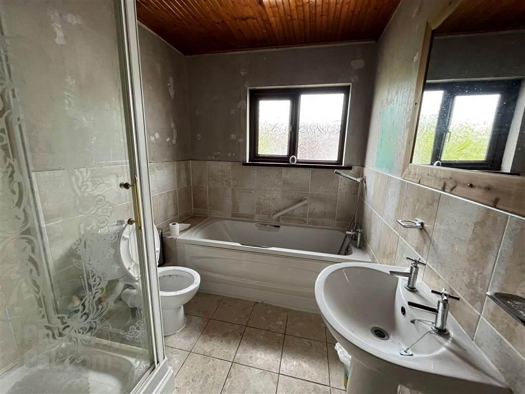 CASH OFFERS ONLY, 19 Glen View 10 of 11